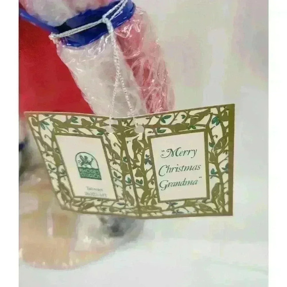 Ashton Drake-MERRY CHRISTMAS GRANDMA-Doll - Picture 6 of 8
